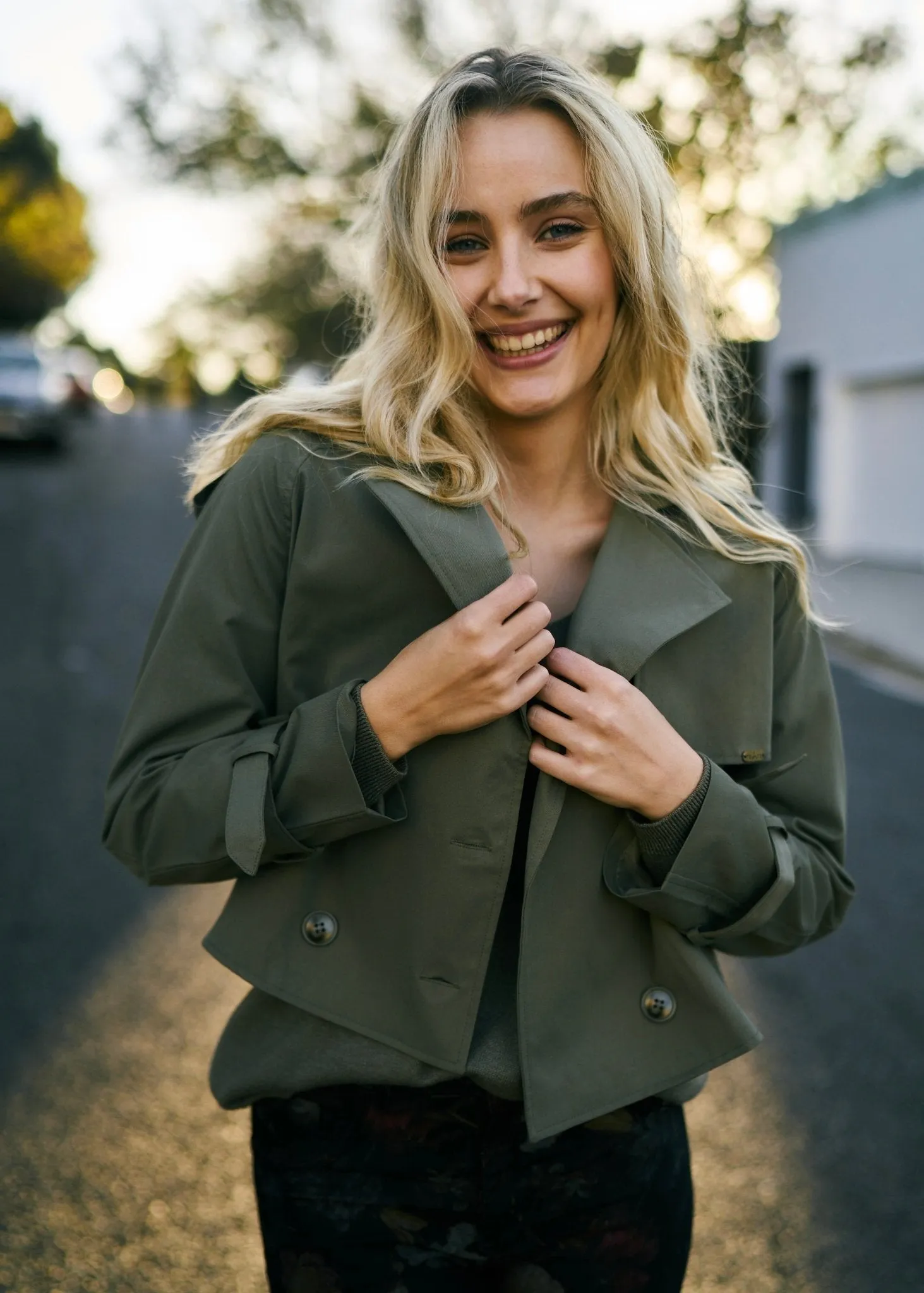 Cropped Trench Coat in Khaki